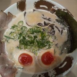 味噌辛豚骨（味玉付き）