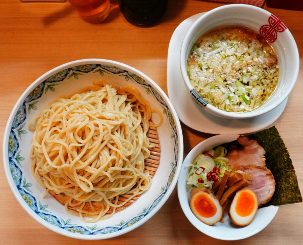 「粟国の塩つけそば＋くんせい玉子＋ビール中瓶」@中華そば 多賀野の写真