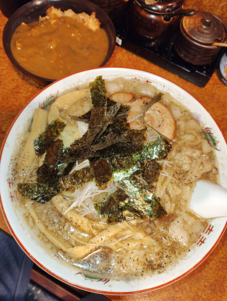 「背脂煮干醤油拉麺【X限定】」@麺の蔵 かめだ屋の写真