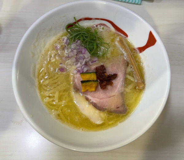 「こく塩ラーメン」@麺や 魁星の写真