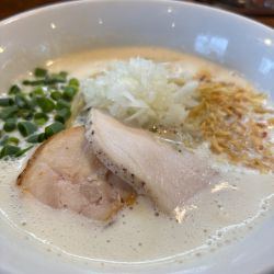 鶏白湯、トリュフオイル付き