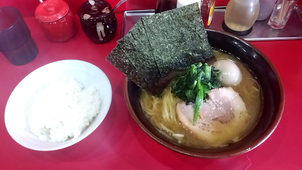 「ラーメン（８００円）＋味玉（１００円）」@横田家の写真