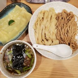合い盛りつけ麺
