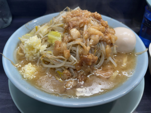 「ラーメン半分ちょい野菜ちょいアブラニンニク少し」@オリバーヌードルの写真