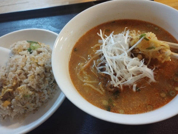 「おすすめセット 担坦麺とチャーハン(900)」@中華飯店 金華園の写真