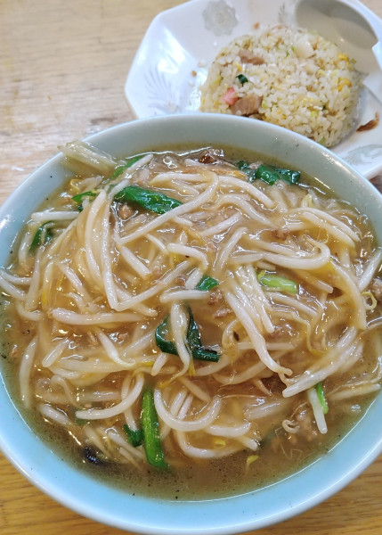 「半チャーハン・もやしそばセット」@夢乃屋の写真