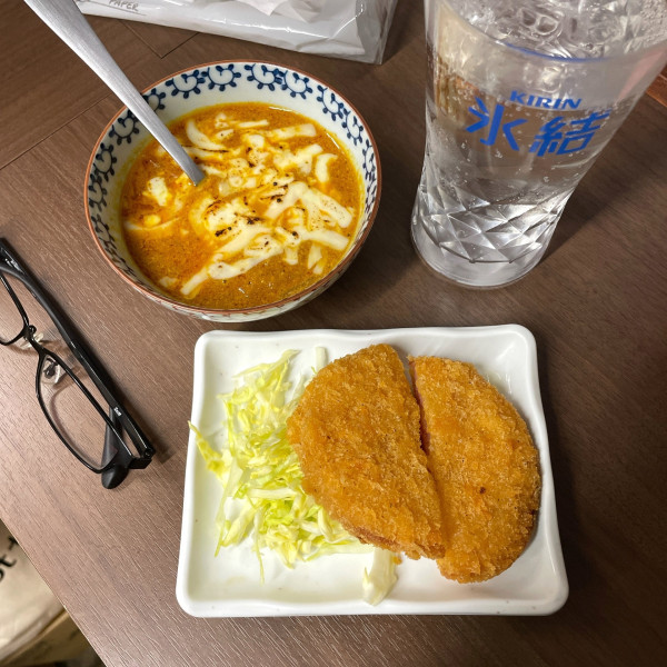 「よもだカレー ～炙りチーズ～ と ハムカツ」@立呑みよもだの写真