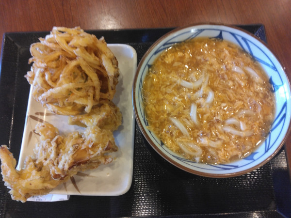 「玉子あんかけ並550円野菜かき揚げ190円まいたけ天190円」@丸亀製麺 柏名戸ヶ谷店の写真