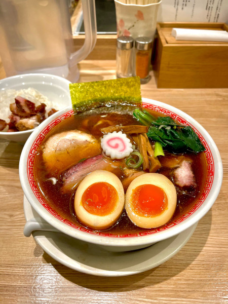 「味玉MIXラーメン 太麺、白飯」@麺や みかんの写真