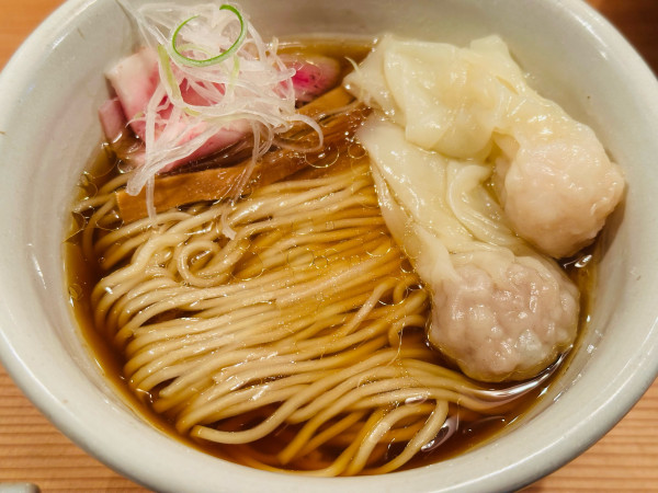 「半麺 醤油 700円 ワンタン 250円」@Homemade Ramen 麦苗の写真
