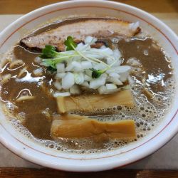 濃厚煮干しそば・平打ち麺