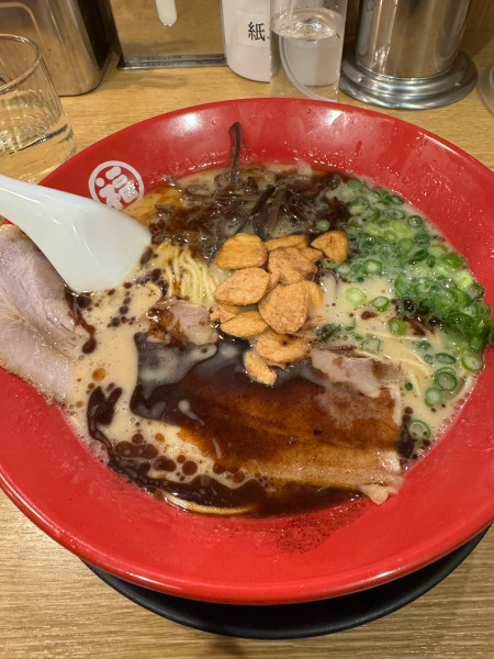 「黒マー油豚骨」@豚骨ラーメン 福の軒の写真