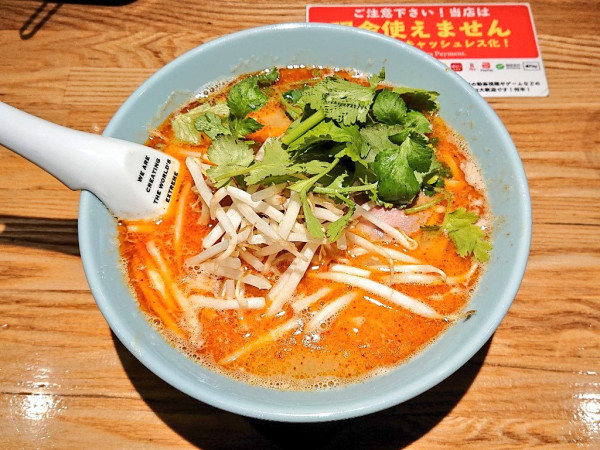 「【限定麺】でぶ雷SOBA (トムヤム風豚骨ラーメン)」@博多ラーメン でぶちゃん 高田馬場本店の写真