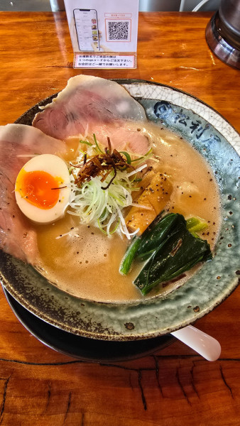 「鶏白湯中華そば　1250円」@自家製麺 地鶏中華そば 松利屋の写真