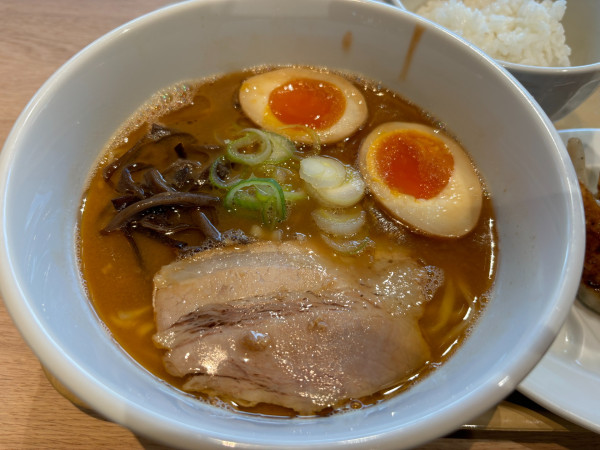 「<えびそば白神>えびそば醤油+味玉」@POPUPラーメン 東京ミッドタウン八重洲店の写真