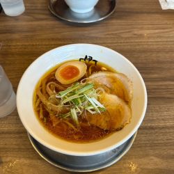 伊駄天醤油らー麺