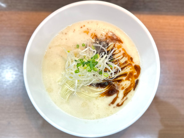 「★＜限定＞超ソルロンタンソバ 特製黒マー油仕立て🍜¥1,300」@Noodle&Spice curry 今日の1番の写真