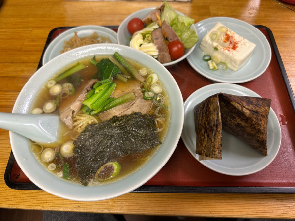 「ラーメンちまきセット定食850円」@可楽の写真