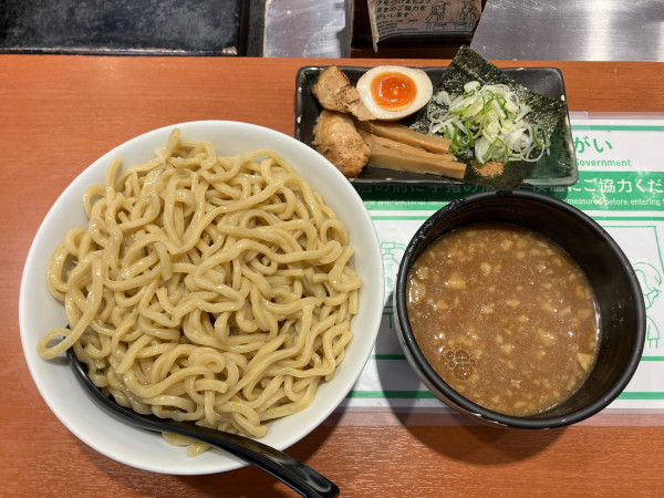 「豚骨魚介つけ麺(熱盛り)　特盛750g 940円」@えび豚骨拉麺 春樹 東十条店の写真
