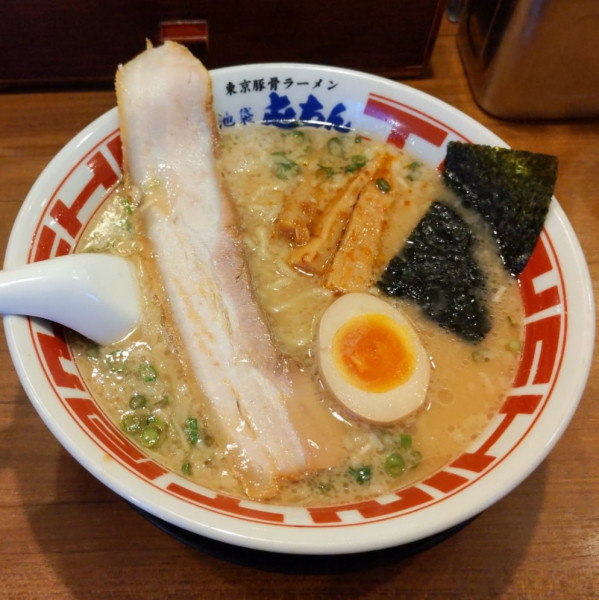 「東京豚骨ラーメン」@屯ちん 池袋本店の写真