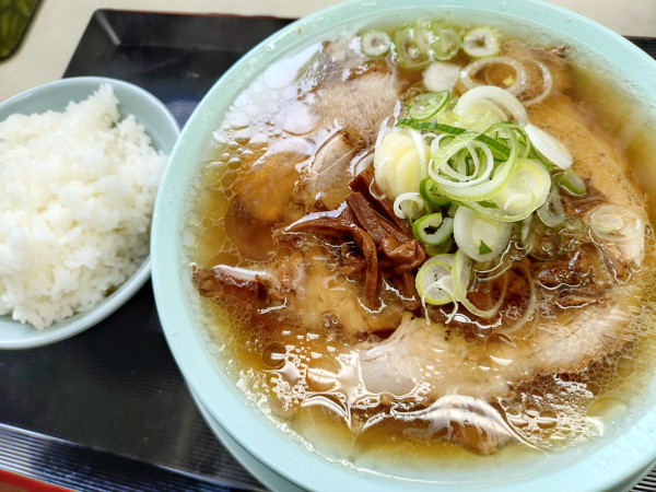 「中華そば、ご飯大盛（無料）」@新橋ニューともちんラーメン 神保町店の写真