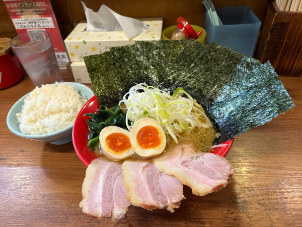 「ラーメン + 吉祥寺盛り(クーポン) + ライス」@吉祥寺 武蔵家の写真