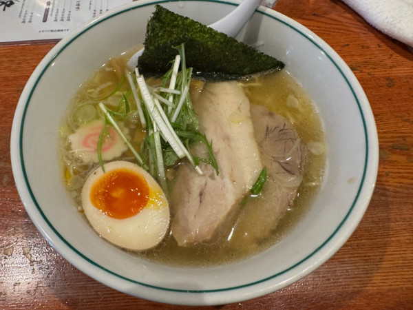 「煮干しベース塩ラーメン　中盛」@麺屋二八の写真