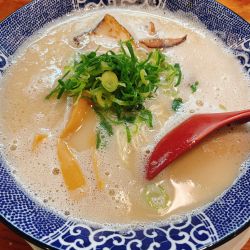 博多とんこつ　850円