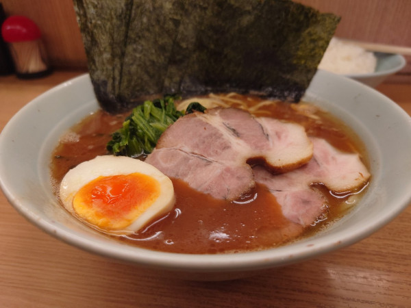 「特製ラーメン（並）」@横浜ラーメン 武蔵家 明大前店の写真