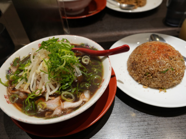 「中華そば(並)＋焼きめし(並)」@新福菜館 秋葉原店の写真