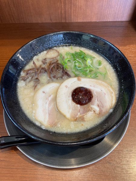 「赤ダレとんこつラーメン」@元祖中洲屋台ラーメン 一竜 伊勢崎宮子店の写真