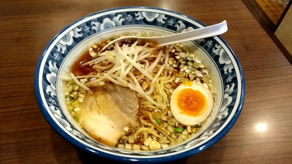 「醤油ラーメン（ランチセット　９３５円）」@中山飯店の写真