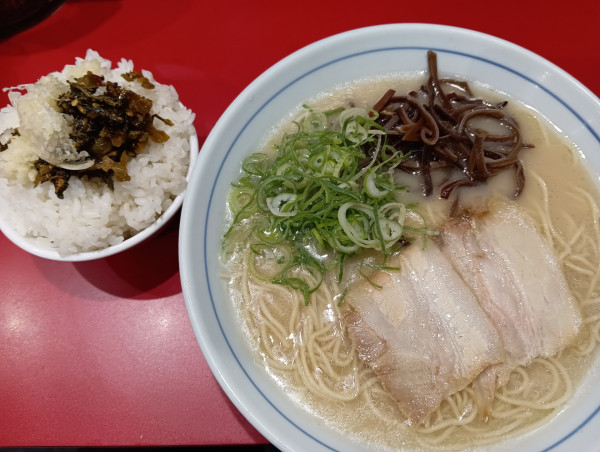 「本場博多ラーメン（¥700)」@本場博多ラーメン せまかっちゃん 神田店の写真