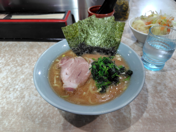 「ラーメン(並)950野菜畑¥150」@横濱ラーメン あさが家 本店の写真