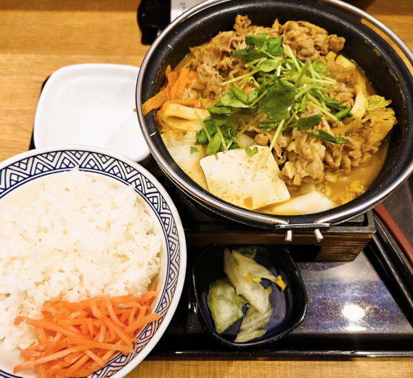 「牛カレー鍋善」@吉野家 高田馬場駅前店の写真