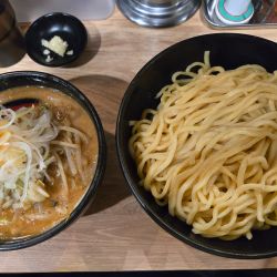 味噌つけ麺大盛(野菜大盛、ニンニク)