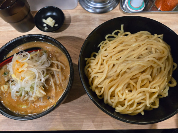 「味噌つけ麺大盛(野菜大盛、ニンニク)」@麺処 花田 上野店の写真