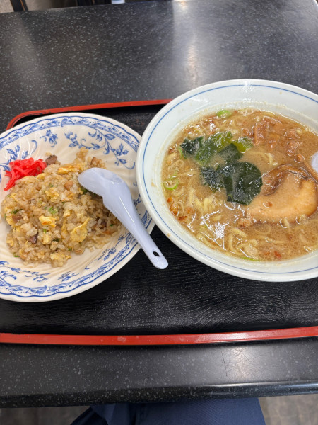 「ラーメン➕半チャーハン780円➕麺固め➕こってり100円」@おかもとの写真