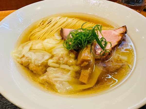 「塩煮干わんたん中華そば【1100円】」@柴崎亭の写真