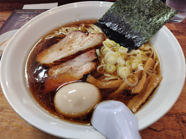 「中華そば　（大盛り：サービス）　＋味玉：クーポン」@阿波家 信州始店の写真