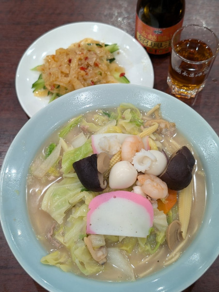 「特上ちゃんぽん＋ビール（中瓶）＋辛子クラゲ＋紹興酒」@長崎飯店 渋谷店の写真