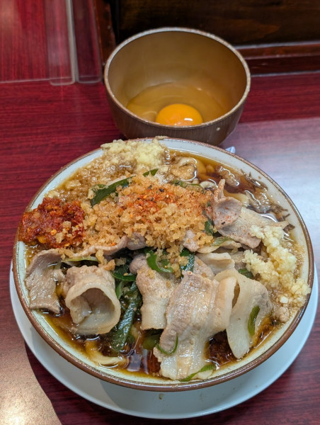 「肉めん（無料トッピング全部）並 200g＋玉」@肉めん 肉めし すず気の写真