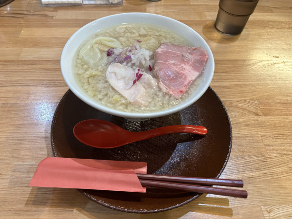 「白だし背脂そば 950円」@手打ち正麺 Hachimitsuの写真