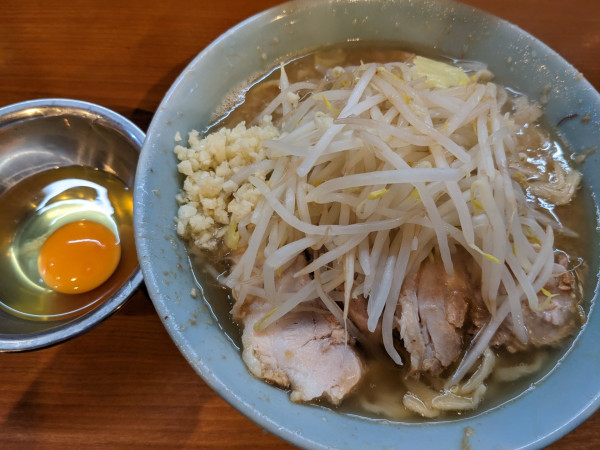 「小ラーメン（麺少なめ、硬め）＋生卵」@ラーメンBoo Boo太郎。の写真