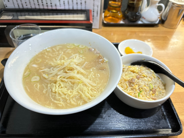 「味噌らーめんセット」@ラーメン三吉の写真