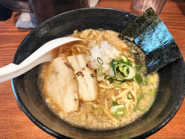 「背脂中華そば」@らぁ麺 ばらやの写真