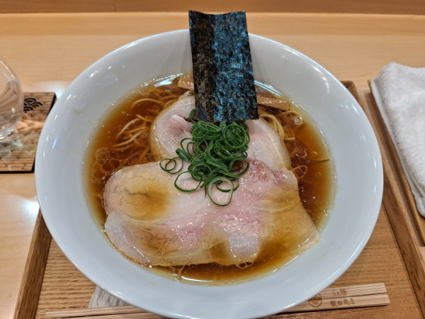 「しょうゆらぁ麺１８００円」@飯田商店 湯河原本店の写真