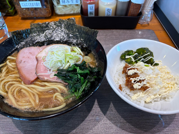 「醤油900円、小ライス100円」@らぁーめん 滿帆家の写真