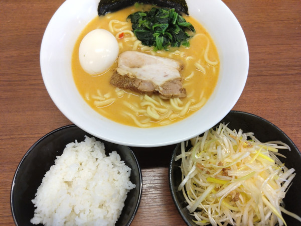 「味噌ラーメン」@横浜家系ラーメン 宮本商店 日立相田店の写真