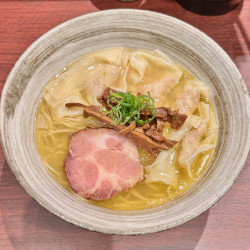 ワンタン麺塩（1400円）＋らぁ麺 醤油（950円）